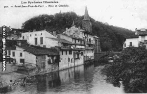 Old postcard of St. Jean Pied de Port - The River Nive and the Citadel.