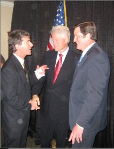 Bill Clinton and John Garamendi at the Cultural Center. Photo by Xabier Berrueta.