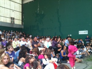 A large local crowd in the fronton of Añorga in Donostia enjoy dancing by Arkaitz and Oinkaris.