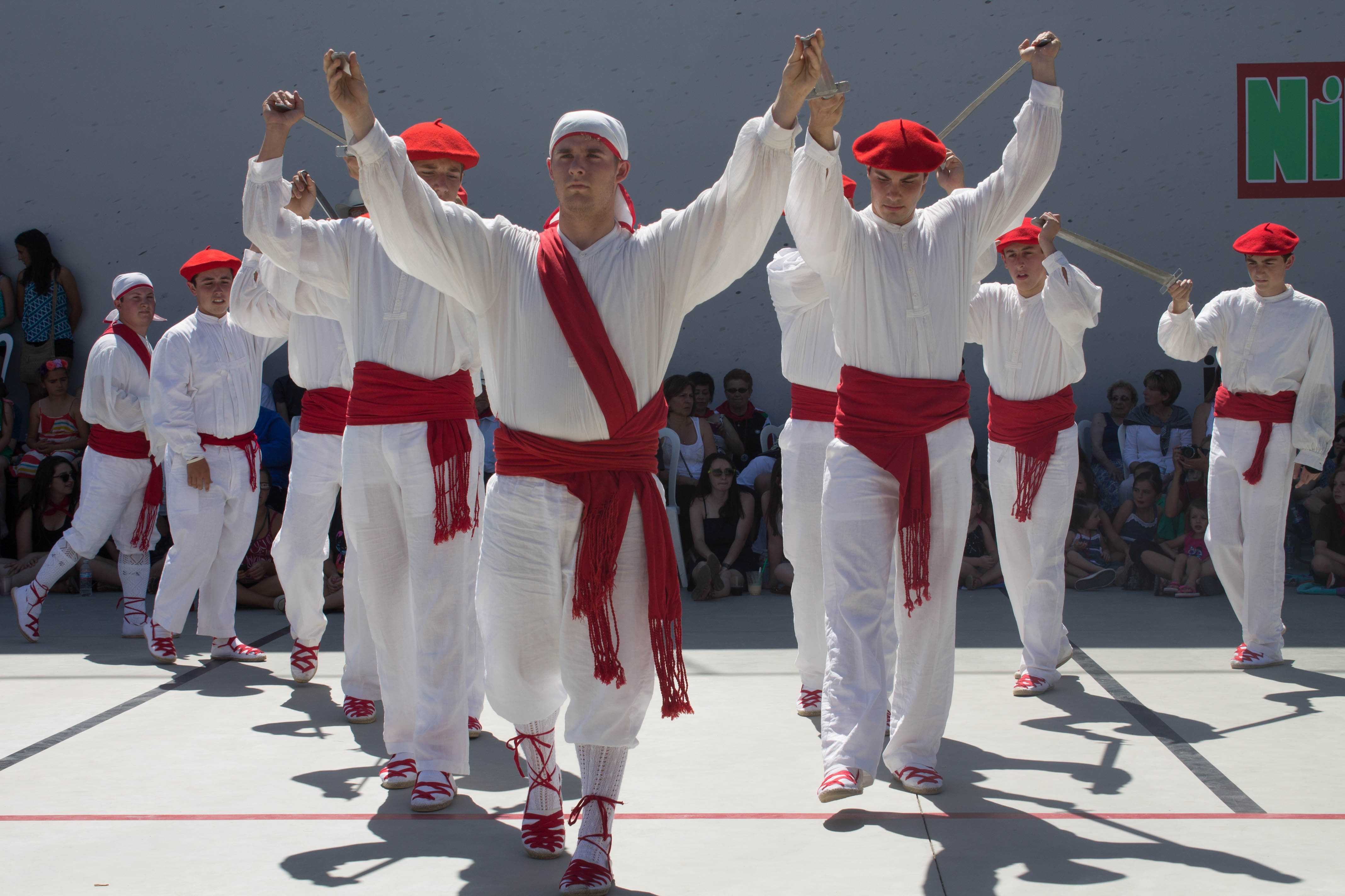 Bakersfields dancers perform the  ezpata dantza. 