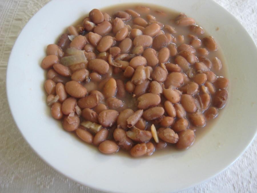 A bowl of Basque beans