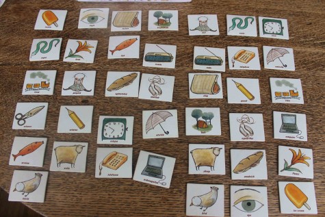 Memory matching game helps you learn vocabulary in Euskera.