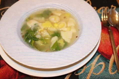 A bowl of potato leek soup; porrusalda