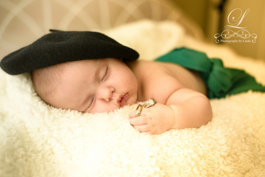 Baby+sleeping+with+Basque+beret