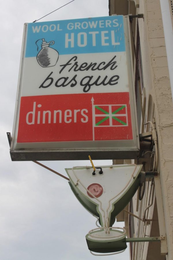 Woolgrowers+sign+at+Basque+restaurant+Woolgrowers+in+Los+Banos%2C+Calif.