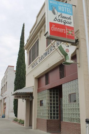 Front of Wool Growers Restaurant in Los Banos, Calif.