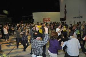 The crowd dances to the music of Luhartz from the Basque Country