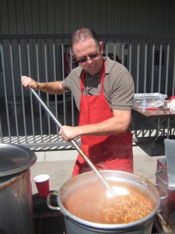 Man cooking Basque beans at the Fresno Basque festival