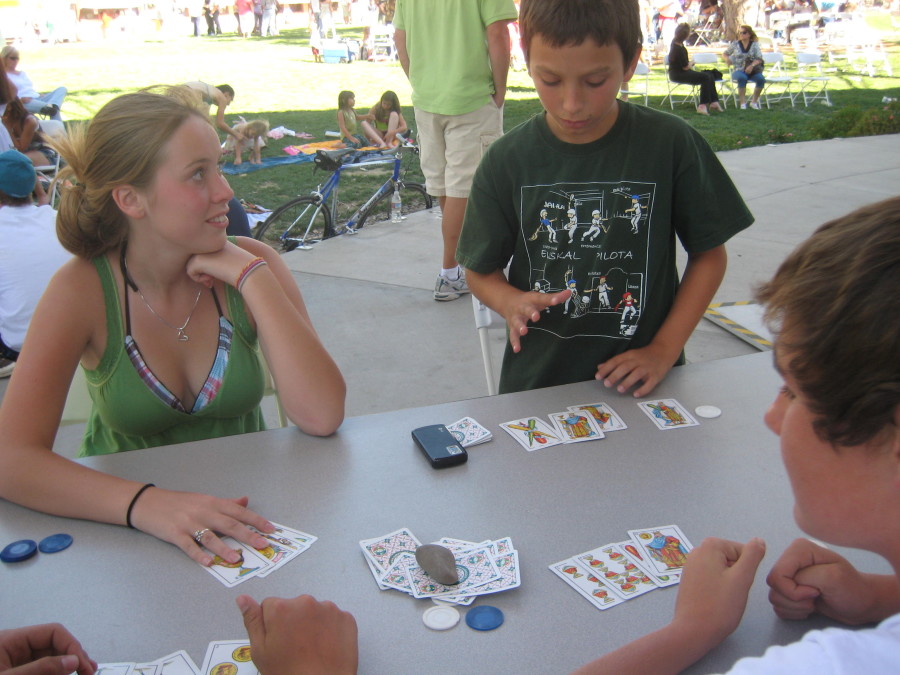 youngsters learn to play the Basque card game mus
