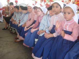 Little dancers, Xori Ttipiak, listen to the mass.