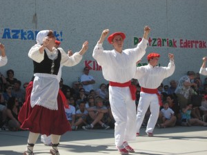 Bakersfield youth dance the fandango.