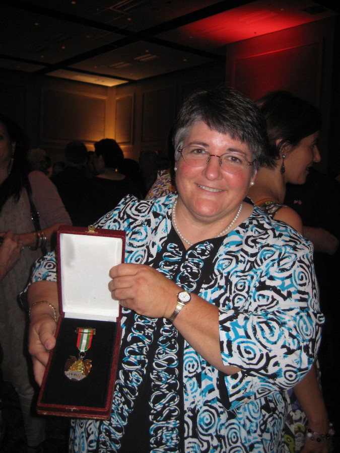 Basque Museum Director Patty Miller receives Lagun Onari award.