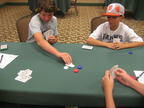 Youngsters playing the Basque card game mus