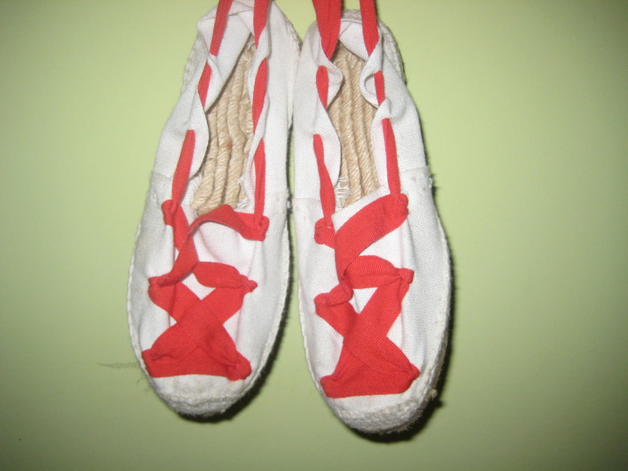 Basque dancers often use espadrilles or espartinak.