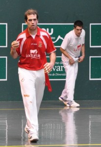 Imanol Landiribar of Spain battled Tony Huarte of Team USA Saturday. Photo: International Federation of Basque Pelota.