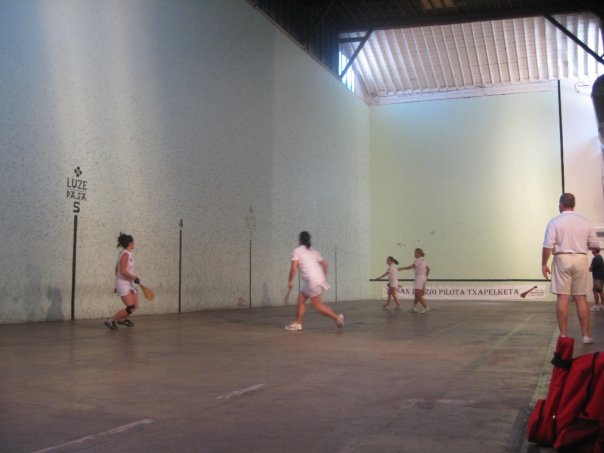 Women in action on the Anduiza handball court in Boise. Photo: Courtesy of Edu Sarria.