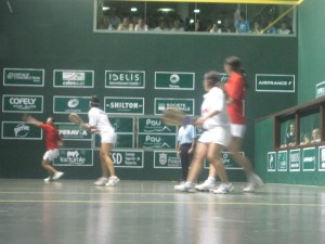 The women's paleta goma matches featured heated action. Photo: Courtesy of Xabier Berrueta, U.S. Federation of Pelota.